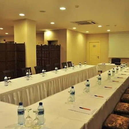 トゥーラ 3* イスタンブール